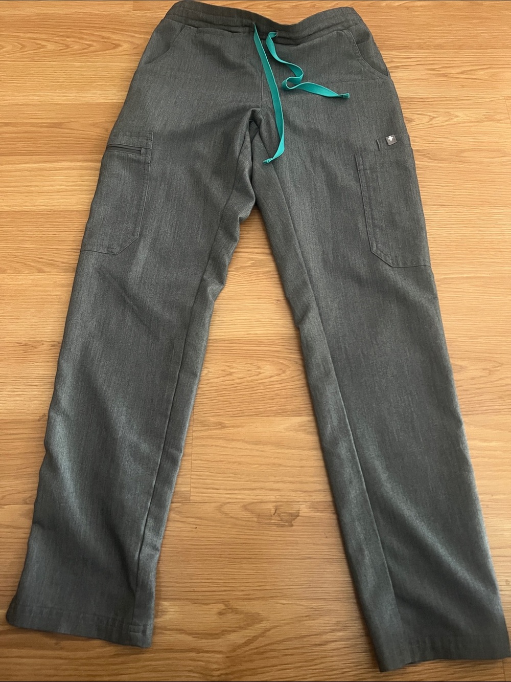 FIGS Yola MID-Rise Slim Scrub Pant™ charcoal grey